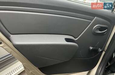 Седан Renault Logan 2012 в 