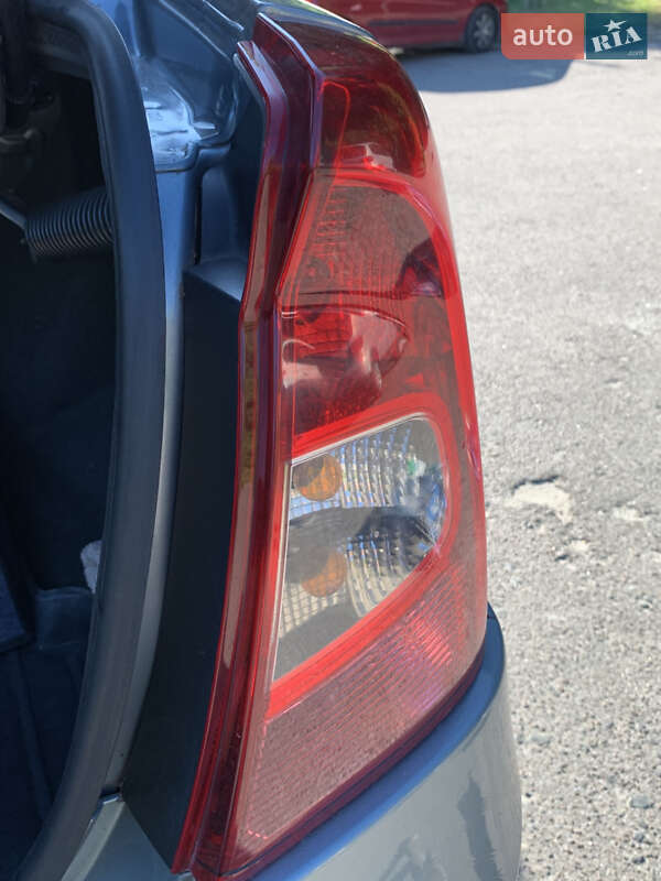 Седан Renault Logan 2010 в Львове