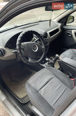 Седан Renault Logan 2010 в 