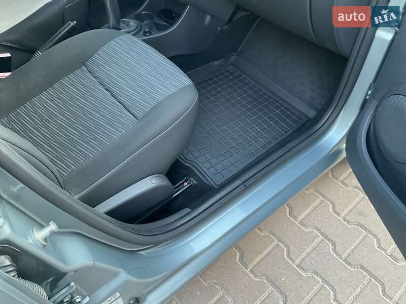 Седан Renault Logan 2011 в Киеве