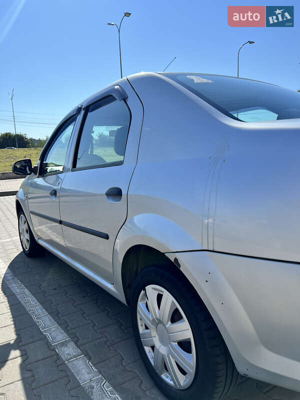 Седан Renault Logan 2010 в Києві