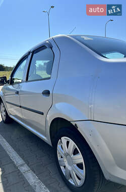 Седан Renault Logan 2010 в 