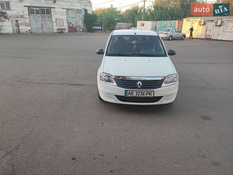 Renault Logan 2012