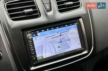 Седан Renault Logan 2016 в 