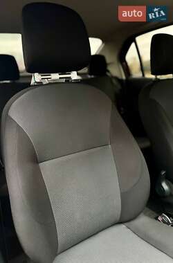 Седан Renault Logan 2016 в 