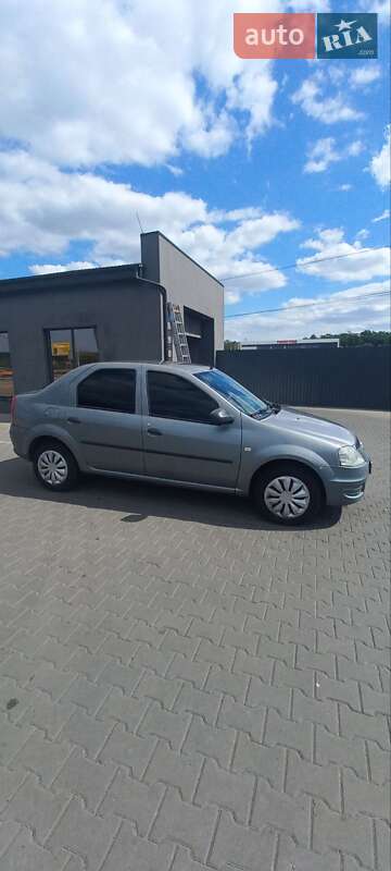 Седан Renault Logan 2010 в 