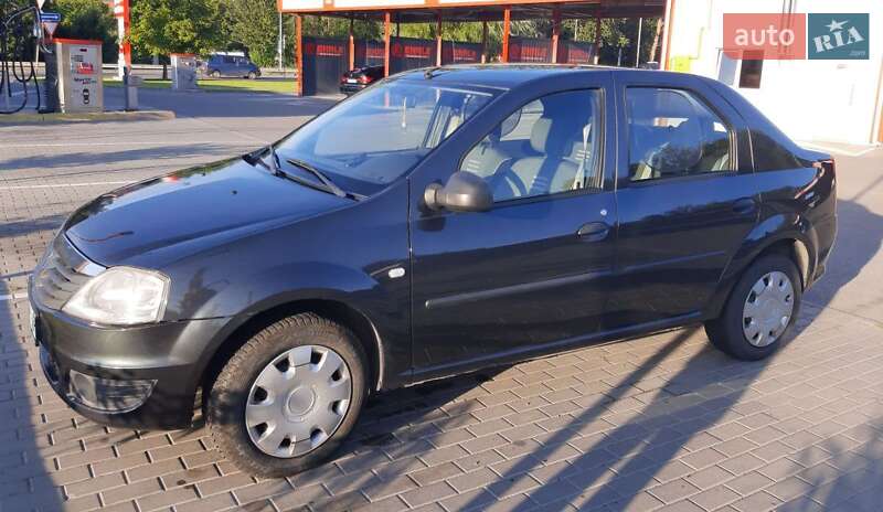 Седан Renault Logan 2012 в 