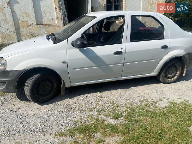 Седан Renault Logan 2012 в Дубно