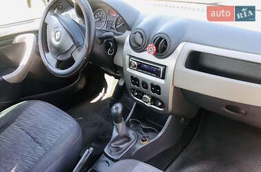 Седан Renault Logan 2011 в 