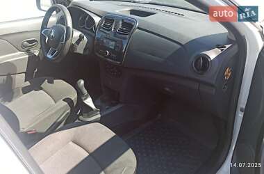 Седан Renault Logan 2017 в 