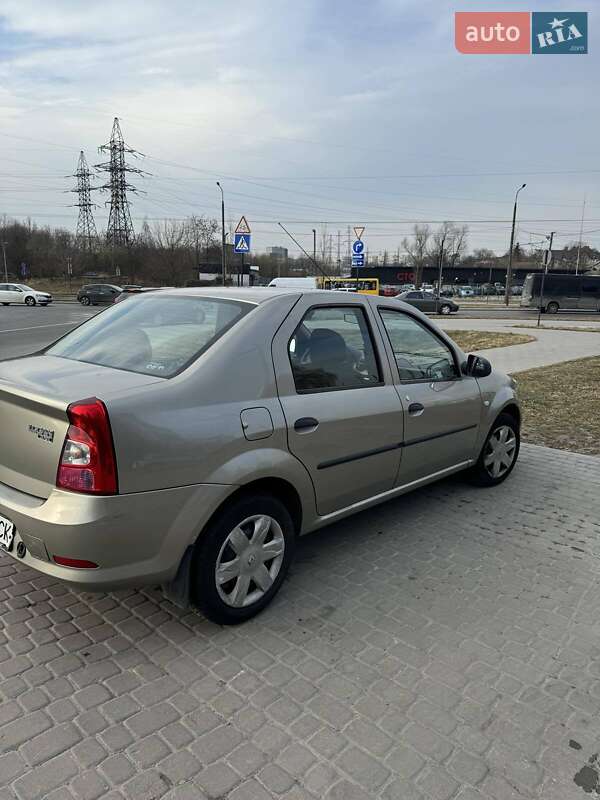 Седан Renault Logan 2011 в Львове