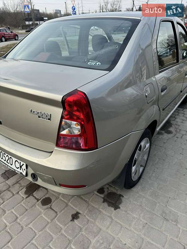 Седан Renault Logan 2011 в Львове