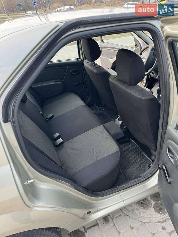 Седан Renault Logan 2011 в Львове