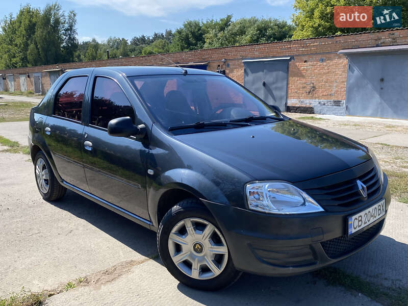 Седан Renault Logan 2012 в 