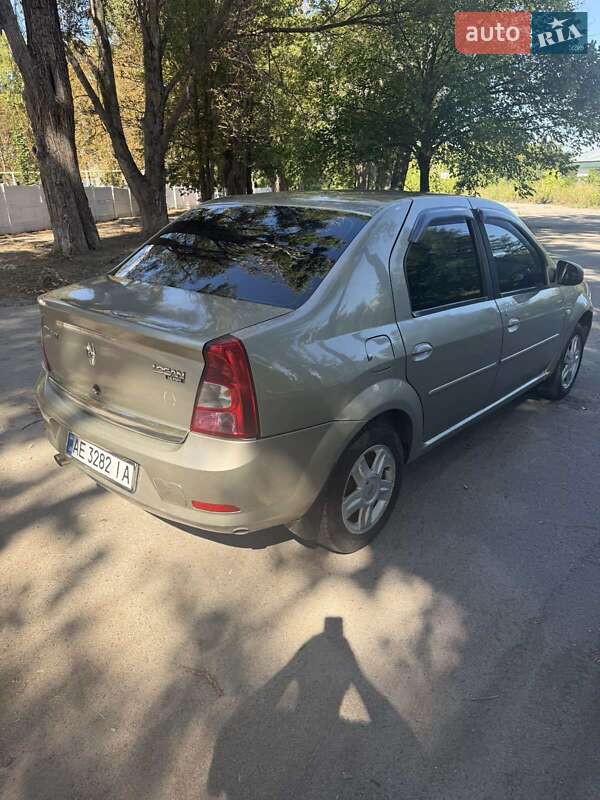 Седан Renault Logan 2011 в Синельниковому