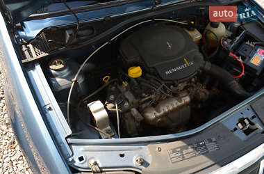 Седан Renault Logan 2010 в 