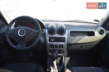 Седан Renault Logan 2010 в 