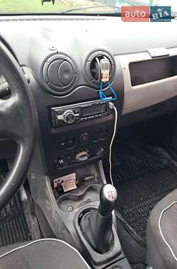 Седан Renault Logan 2011 в 