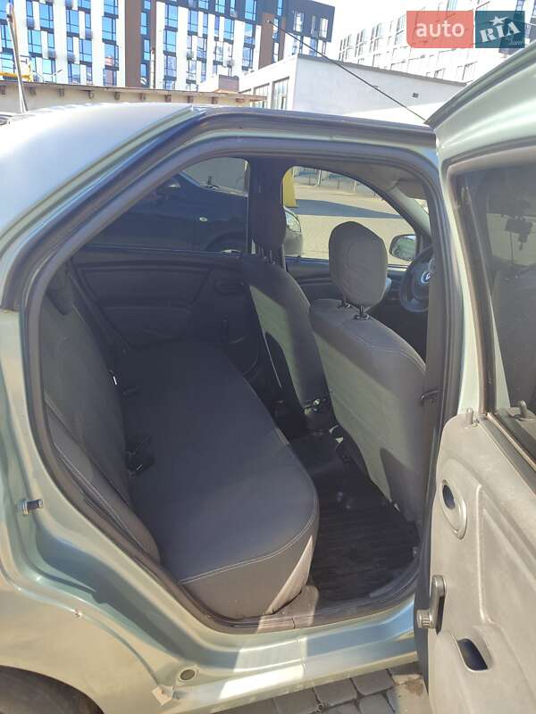 Седан Renault Logan 2011 в Ивано-Франковске