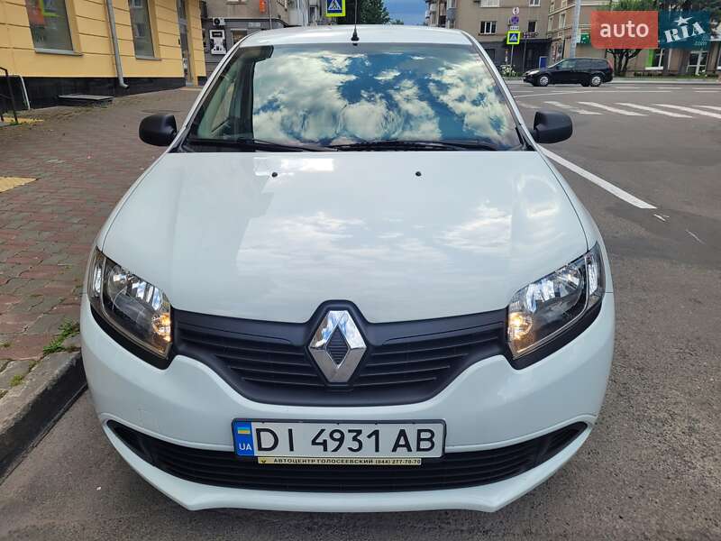 Седан Renault Logan 2014 в 