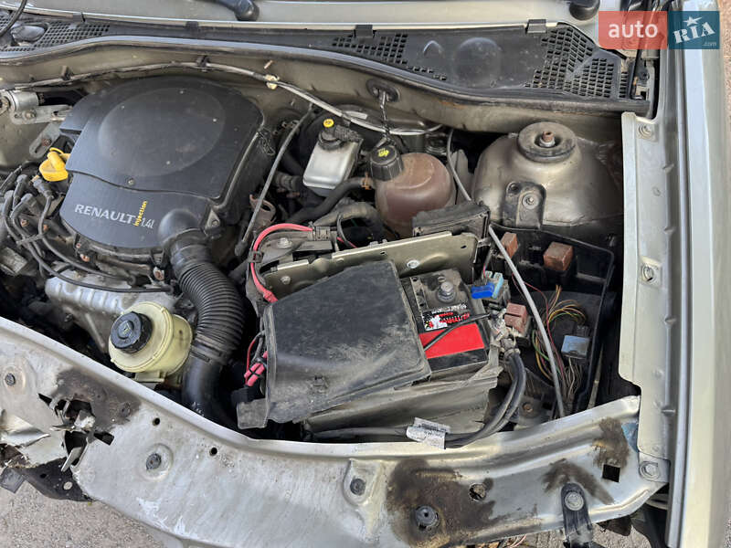 Седан Renault Logan 2011 в Бобрику