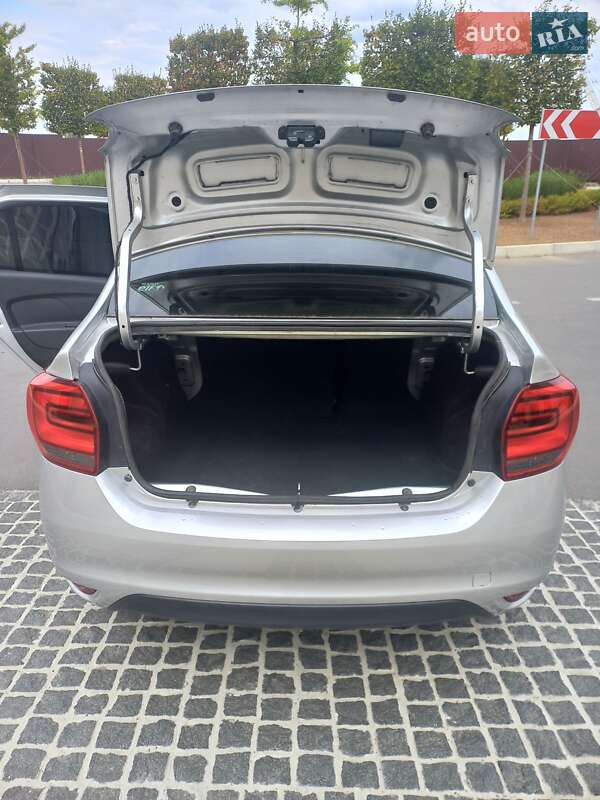 Седан Renault Logan 2018 в Умани