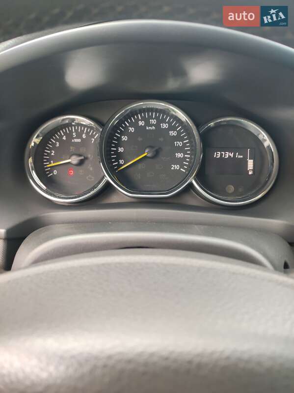 Седан Renault Logan 2013 в Хороле