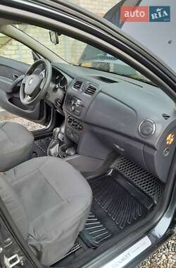 Седан Renault Logan 2016 в 