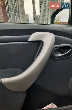 Седан Renault Logan 2011 в Києві
