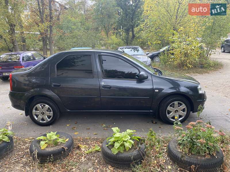 Седан Renault Logan 2010 в Днепре