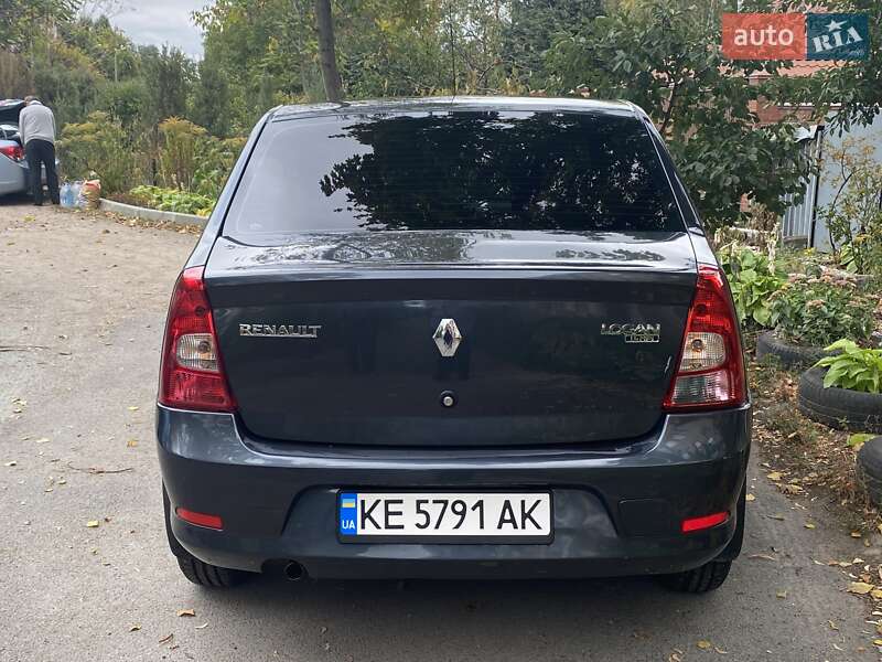 Седан Renault Logan 2010 в Днепре