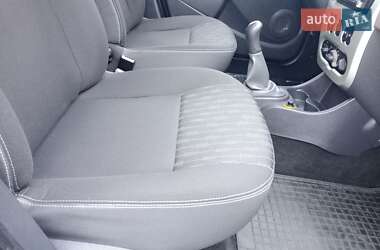 Седан Renault Logan 2011 в 