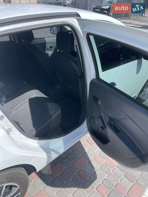 Седан Renault Logan 2017 в Дніпрі фото 6 Седан Renault Logan 2017 в Дніпрі