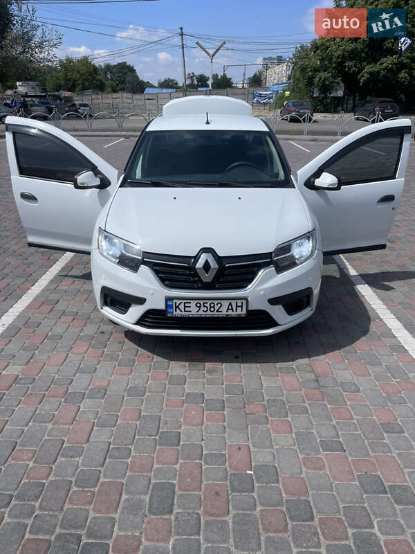 Седан Renault Logan 2017 в 