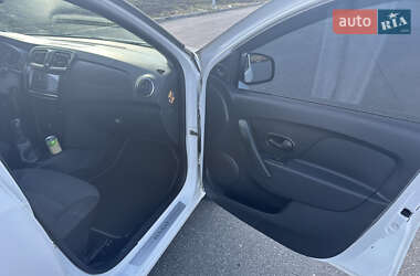 Седан Renault Logan 2014 в 