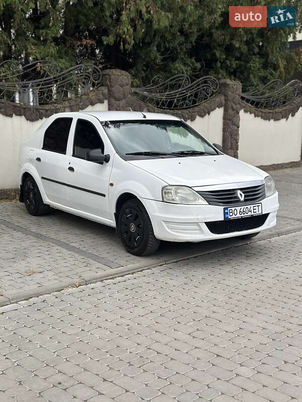 Седан Renault Logan 2010 в 
