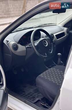 Седан Renault Logan 2010 в 