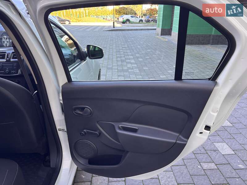 Седан Renault Logan 2017 в Ивано-Франковске фото 24 Седан Renault Logan 2017 в Ивано-Франковске