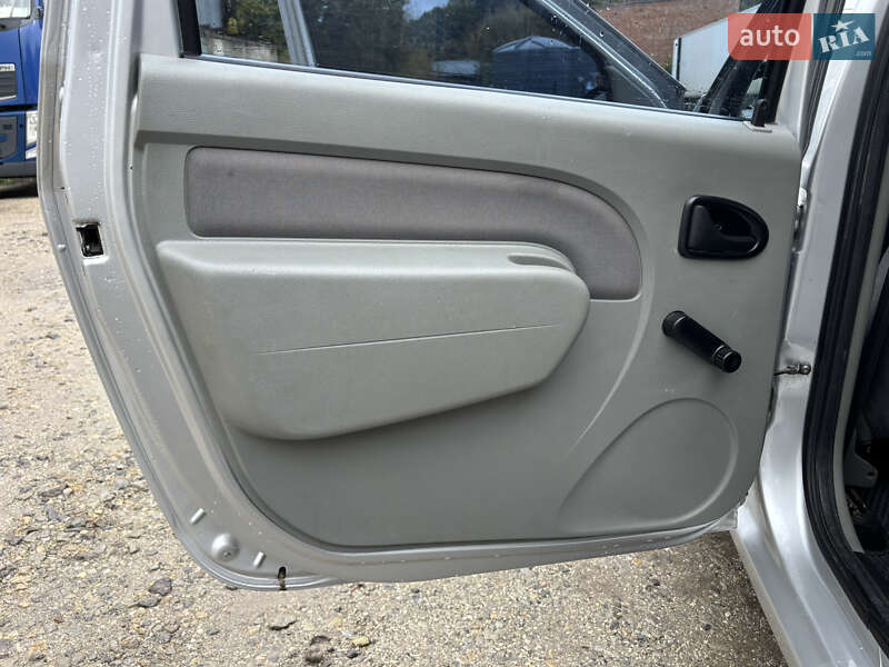 Універсал Renault Logan 2010 в Кам'янець-Подільському фото 49 Універсал Renault Logan 2010 в Кам'янець-Подільському