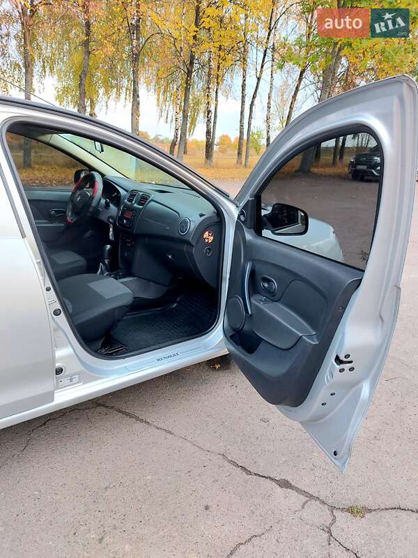 Седан Renault Logan 2015 в Тростянці