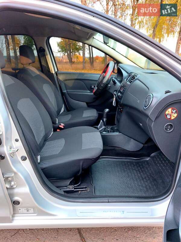 Седан Renault Logan 2015 в Тростянці