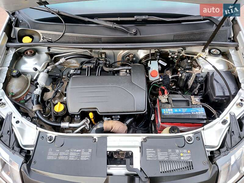 Седан Renault Logan 2015 в Тростянці