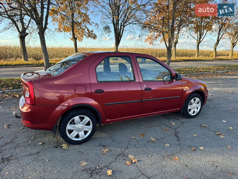 Седан Renault Logan 2012 в Володимирі