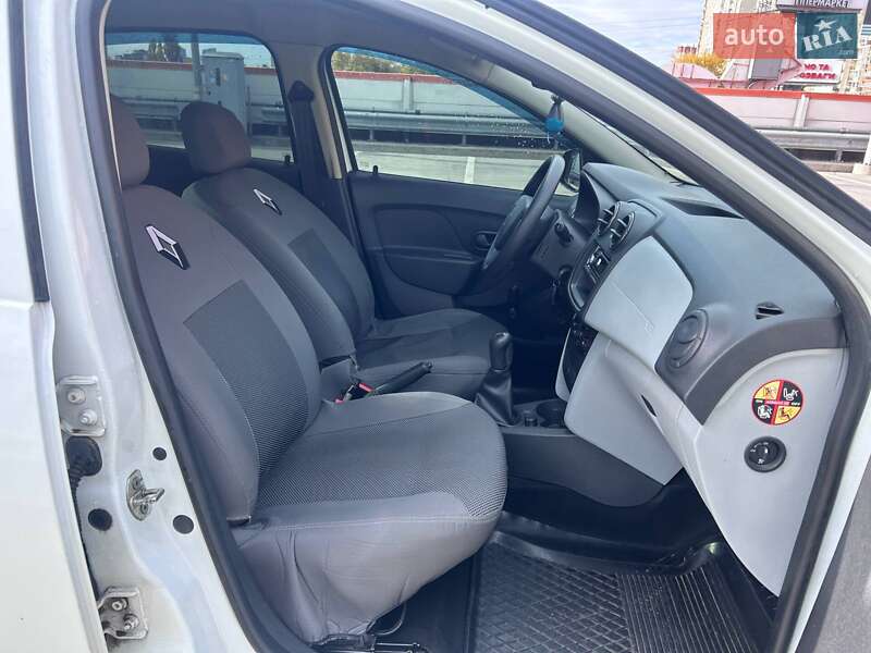 Седан Renault Logan 2014 в Киеве фото 13 Седан Renault Logan 2014 в Киеве