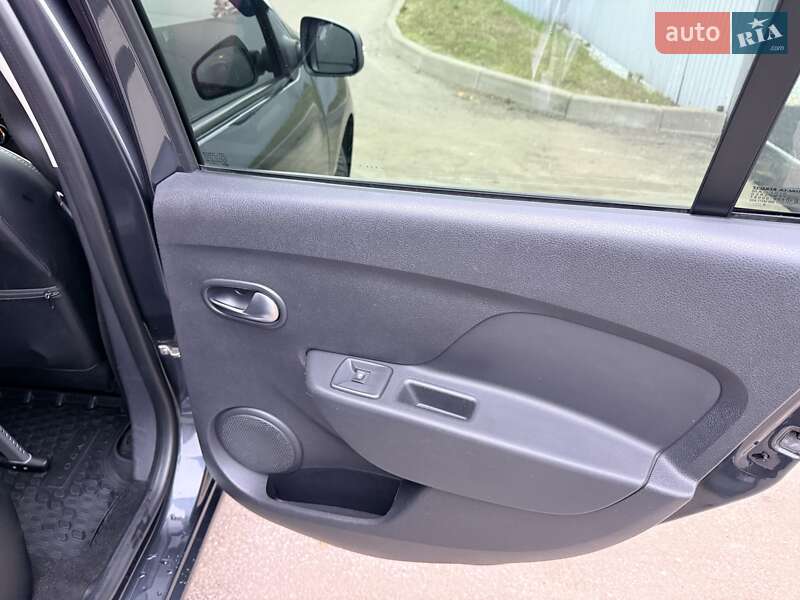 Универсал Renault Logan 2019 в Киеве фото 17 Универсал Renault Logan 2019 в Киеве