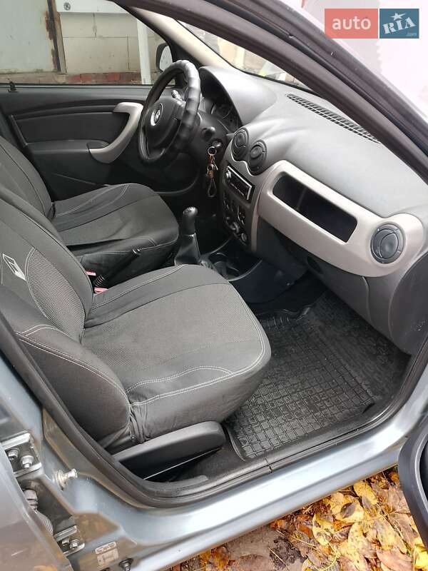 Седан Renault Logan 2010 в Прилуках