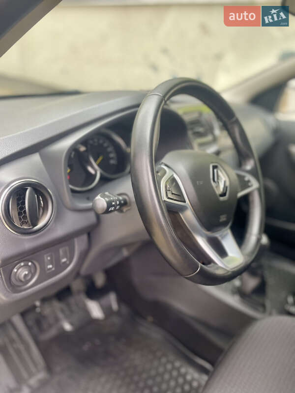 Седан Renault Logan 2017 в Марганце