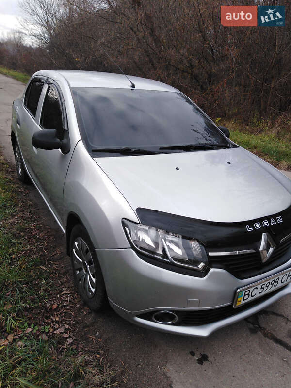 Седан Renault Logan 2013 в Валках