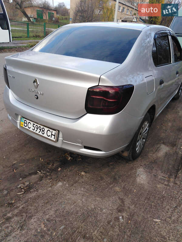 Седан Renault Logan 2013 в Валках