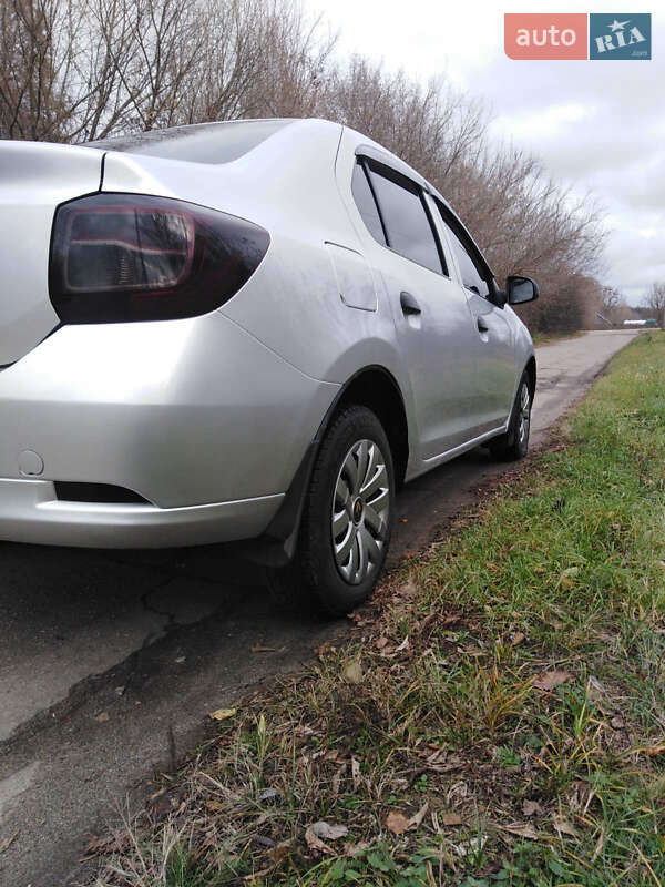 Седан Renault Logan 2013 в Валках